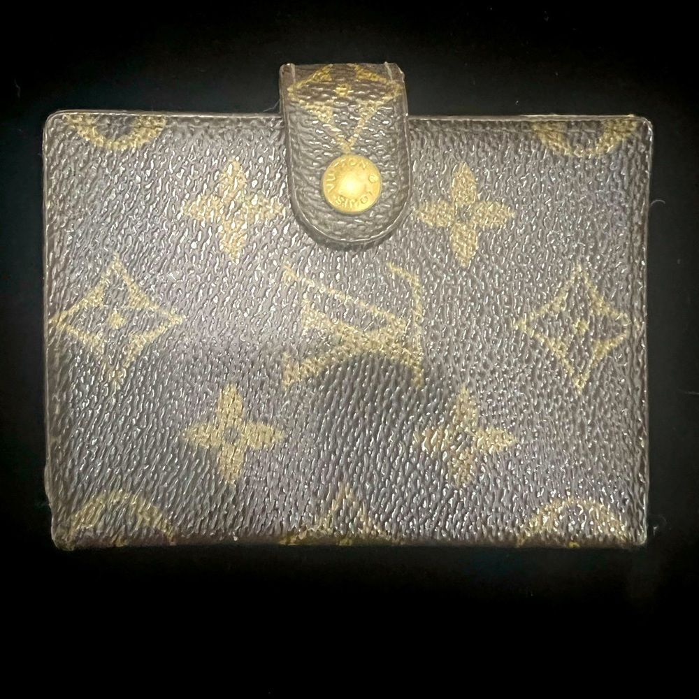 LOUIS VUITTON kisslock credit card holder/wallet